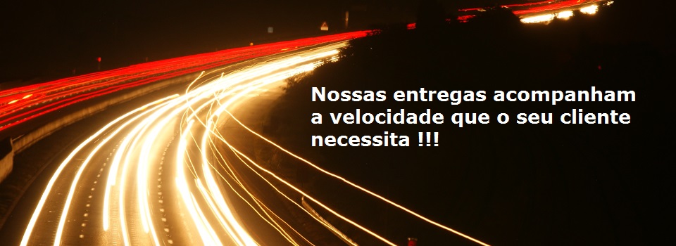 imagem de uma estrada com veiculos muito rapido com o texto: Nossas entregas acompanham a velocidade que seus clientes necessitam.